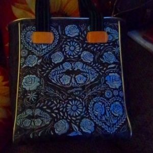 Consuela Besos Chica